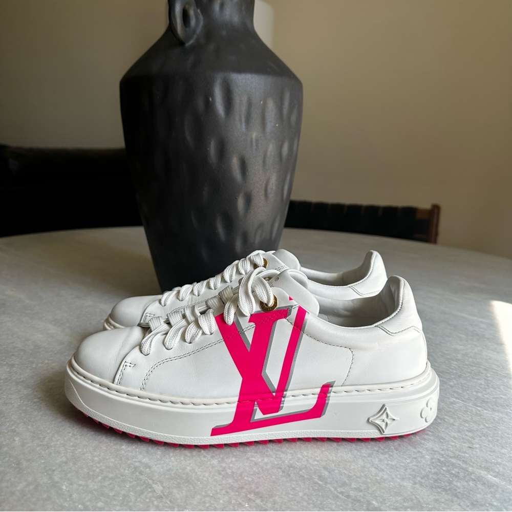 Louis Vuitton Sneakers Women’s size 6.5✨🤍💓